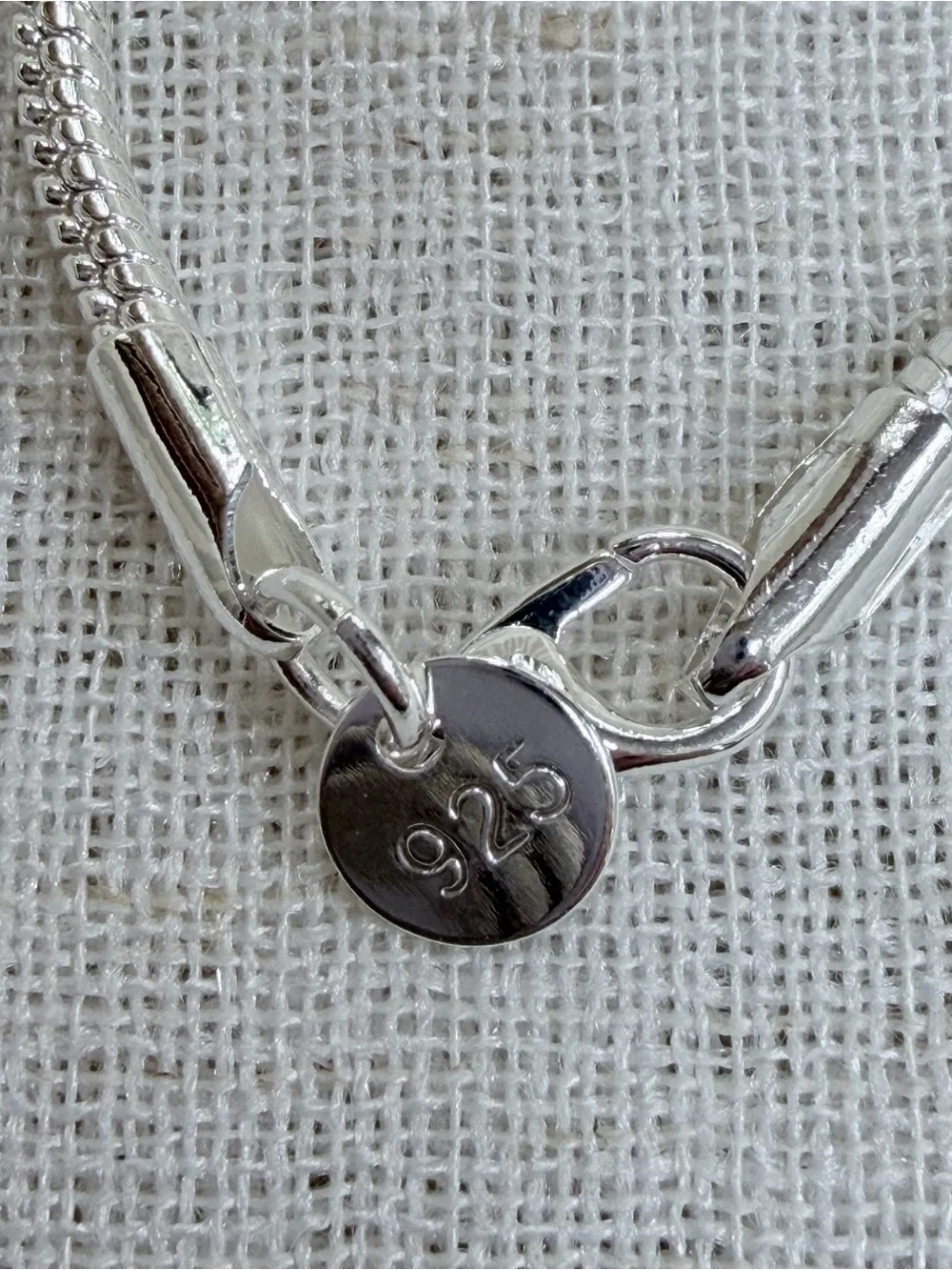 925 sterling silver men’/women’s necklace w cross pendant.22”(55cm)